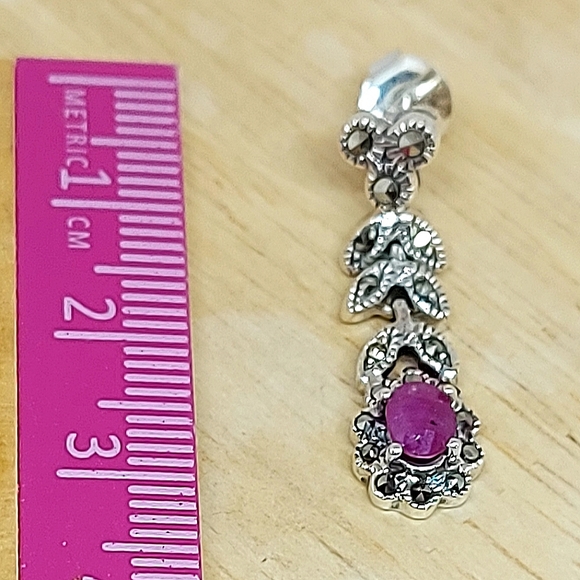 Heated Oval Red Ruby 5x4mm Marcasite 925 Sterling Silver Earrings - Picture 5 of 7